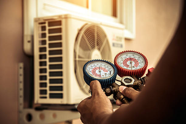 Professional Hvac technician working in Bismarck, MO